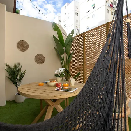 بيت ضيافة Nomad Haux Mestalla 3*