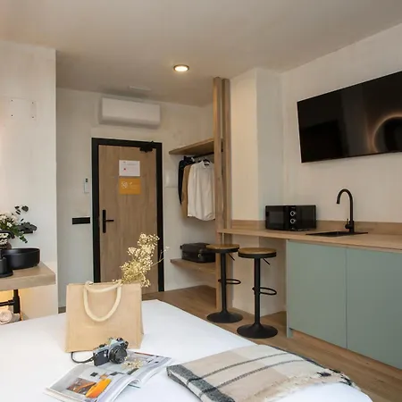 Nomad Haux Mestalla بيت ضيافة