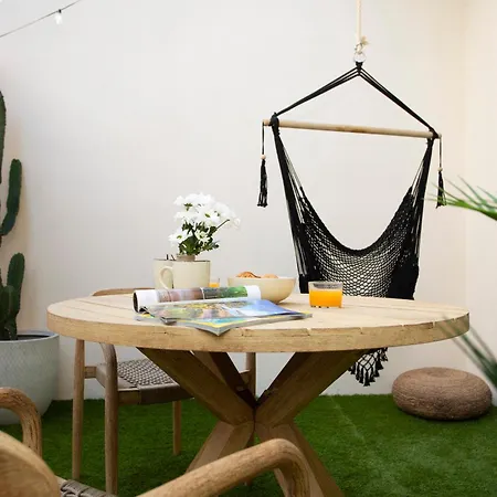 Nomad Haux Mestalla بيت ضيافة