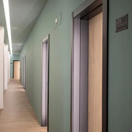 Nomad Haux Mestalla 3* فالنسيا