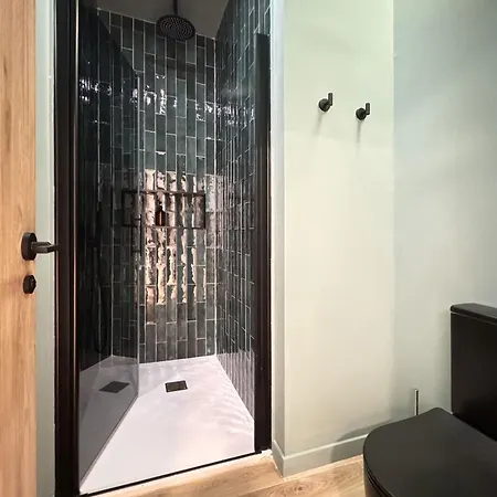 Nomad Haux Mestalla بيت ضيافة