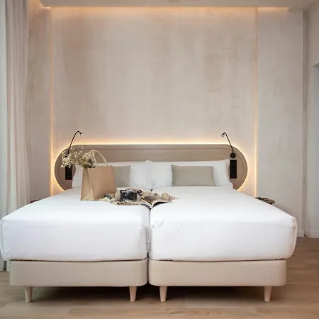 Nomad Haux Mestalla 3* فالنسيا