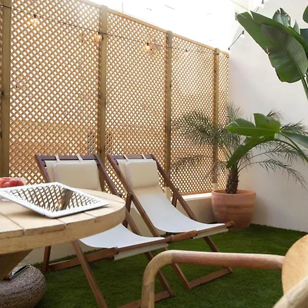 Nomad Haux Mestalla بيت ضيافة 3*