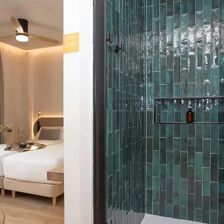 Nomad Haux Mestalla 3* فالنسيا