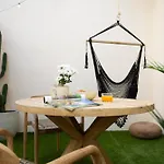 Nomad Haux Mestalla Affittacamere