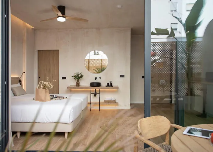Nomad Haux Mestalla Guest house 4*